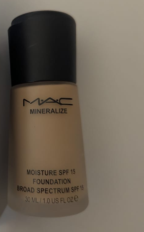 28177ff81a2b5a07c4c1ef15bc7088df MAC Mineralize Moisture SPF 15 Foundation – NC15 | Hydrating, Natural Satin Finish - Image 4