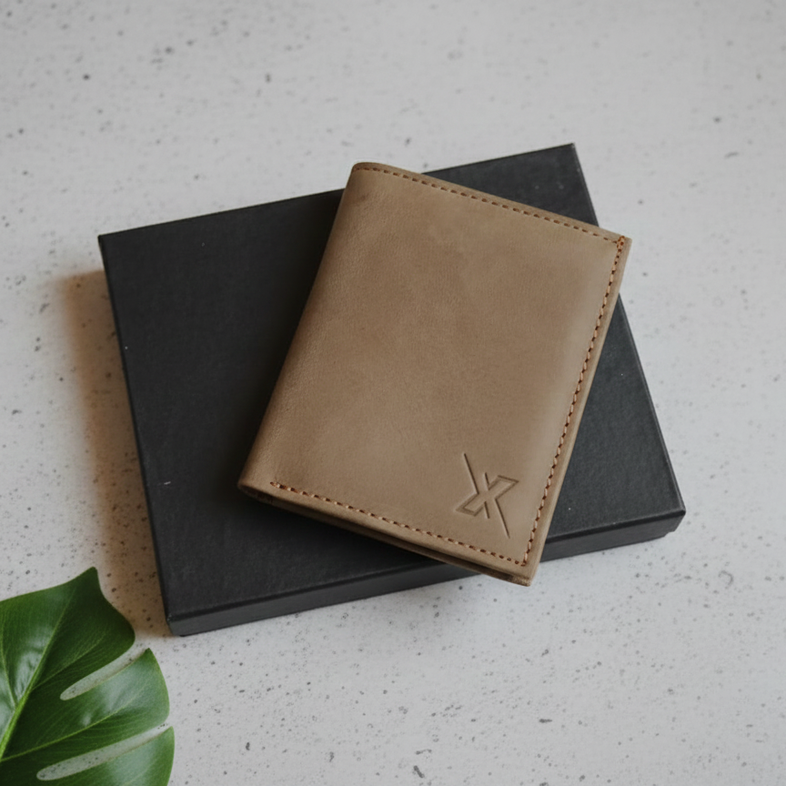 2e4ff9aedace2c5d4a32ff1fbdda850f The Signature Hand-Stitched Slim Leather Bifold Wallet Designed for Maximum Durability and Minimalist Everyday Carry Uti - Image 3