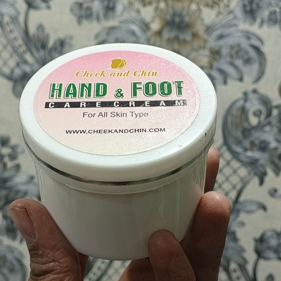 33cb6ce10ff5eea917d2119e7c933acb Pure Velvet Hand And Foot Renewal Cream Advanced Softness Therapy For Smooth Nourished And Comfortable Skin Care - 70g - Image 4