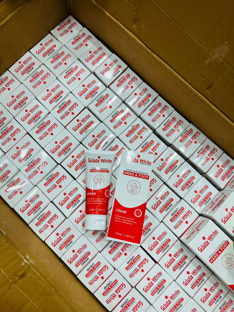4c85d8a432c3fc78da06dfbaf52d11d0 Gluta White Whitening & Brightening Hand & Foot Cream – Deep Moisturizing, Softening & Skin Repair Formula (100ml) - Image 5