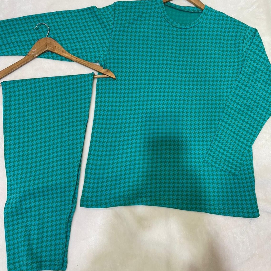 572607e3a37adf6ae514d0c57720a9a5 Check Pattern Loungewear Set For Women Stylish Design Smooth Comfort Easy Wear - Image 2
