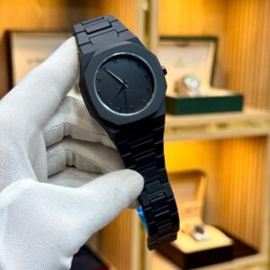 Black Aura Watch Elegant Stylish Design Strong Durable Build Comfortable Strap Clear Display (Without Box)