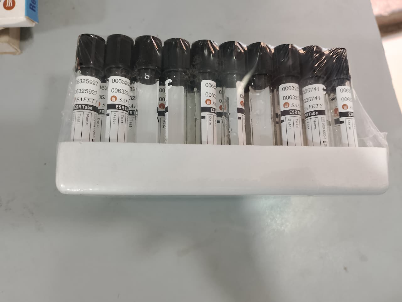 62d6bf55ca0cf715b2782f01c5d8abcf Safety Black Collection Tube – ESR Blood Test Tube 3ML, Secure Sample Collection, 100pcs Laboratory Pack - Image 3