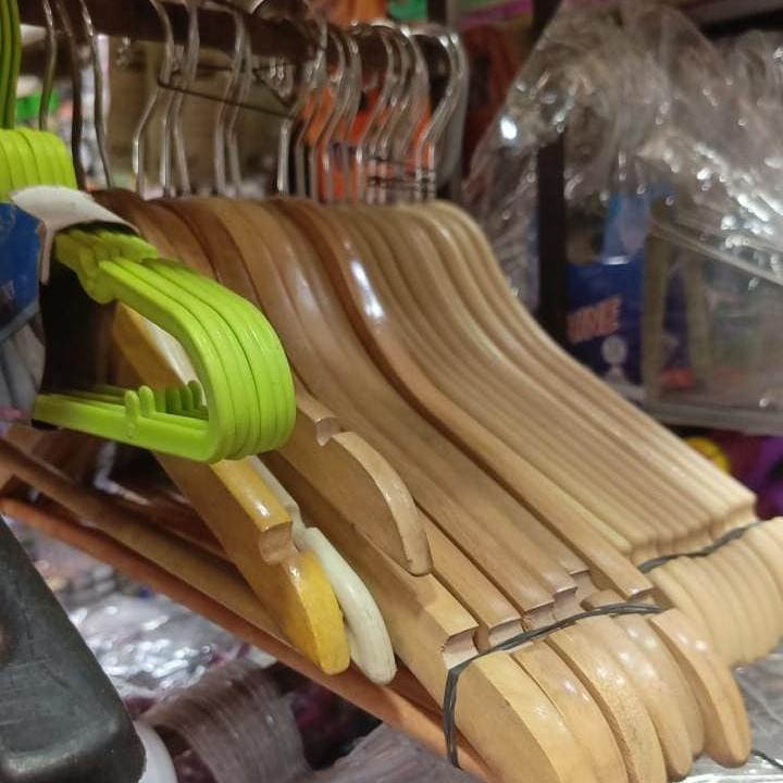 6baedd4edcfa517d5f1883c4ba6b4fe0 1Pc Premium Wooden Clothes Hangers Pack Non Slip Heavy Duty Coat And Suit Hangers With 360 Rotating Hook - Image 5