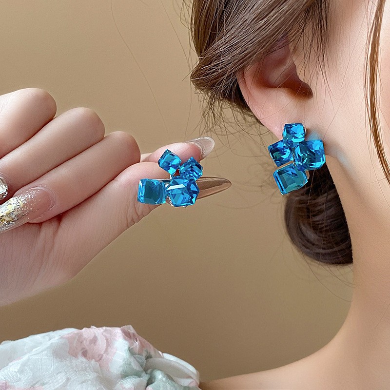 760f833651bd53cb0b70f5a86798613e PJX-121 Crystal Sparkling Korean Earrings – Elegant Shine, Premium Style & Stunning Feminine Charm - Image 4