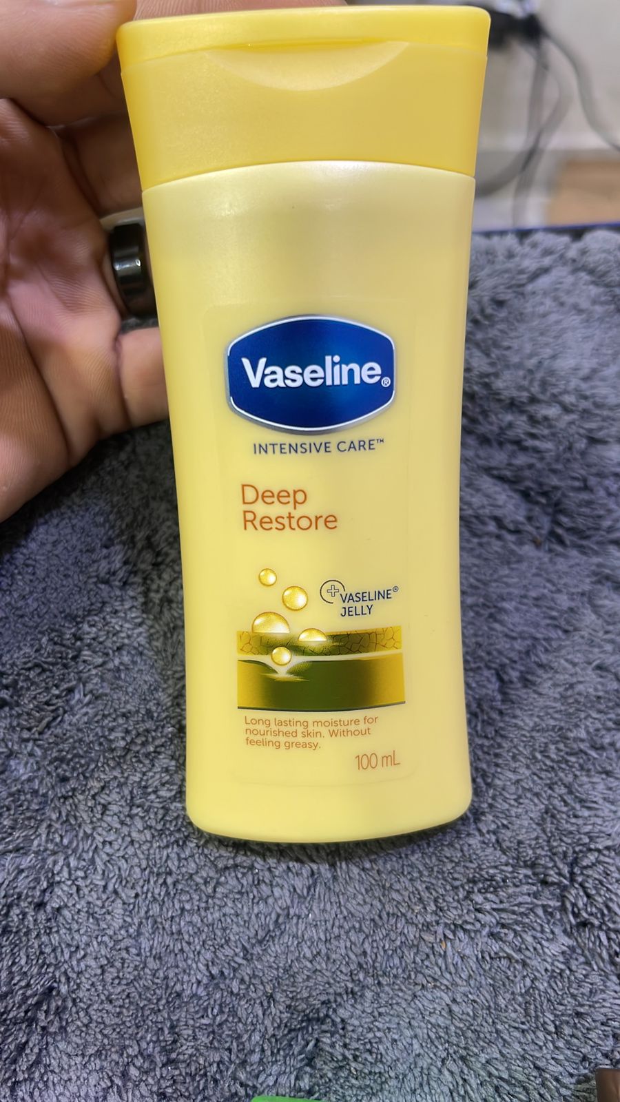8b6d521545a9c1a149c067b9203724f3 Original Vaseline Deep Restore Jelly Lotion for long-lasting hydration and deeply nourished skin - 100ML - Image 4