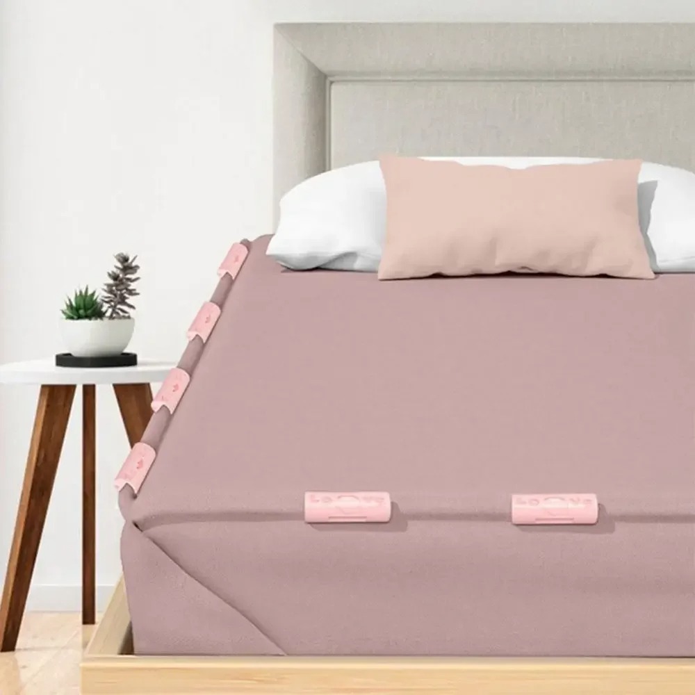 93cea49c24c65255040f36d69efc6387 5Pcs BedSheet Clips | Non‑Slip Plastic Clamps | Quilt, Blanket, Curtain & Cover Holder Buckles (Random colour) - Image 4