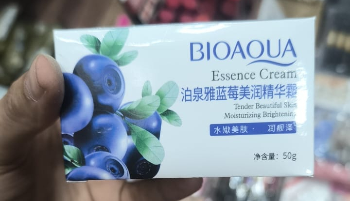 BIOAQUA Blueberry Essence Tender Beautiful Skin Whitening Moisturizing Cream (50g)