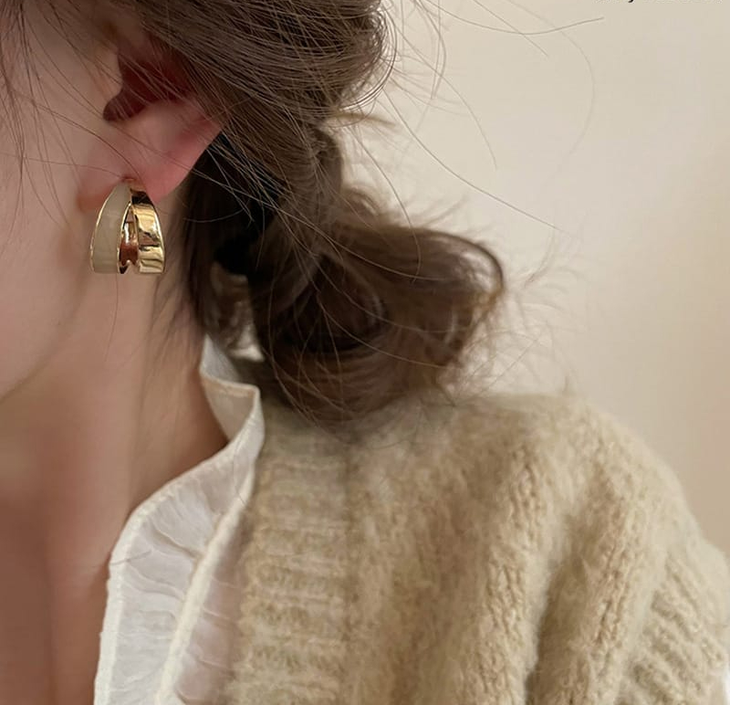 WhatsApp-Image-2025-06-23-at-6.44.05-AM Elegant Dual Colour Korean Gold Plated Earings | Casual wear Fashion Trendy Jewelry - Image 3