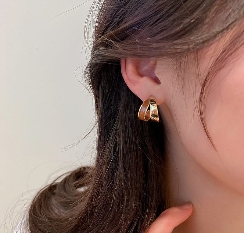 WhatsApp-Image-2025-06-23-at-6.44.06-AM-2 Elegant Dual Colour Korean Gold Plated Earings | Casual wear Fashion Trendy Jewelry - Image 2