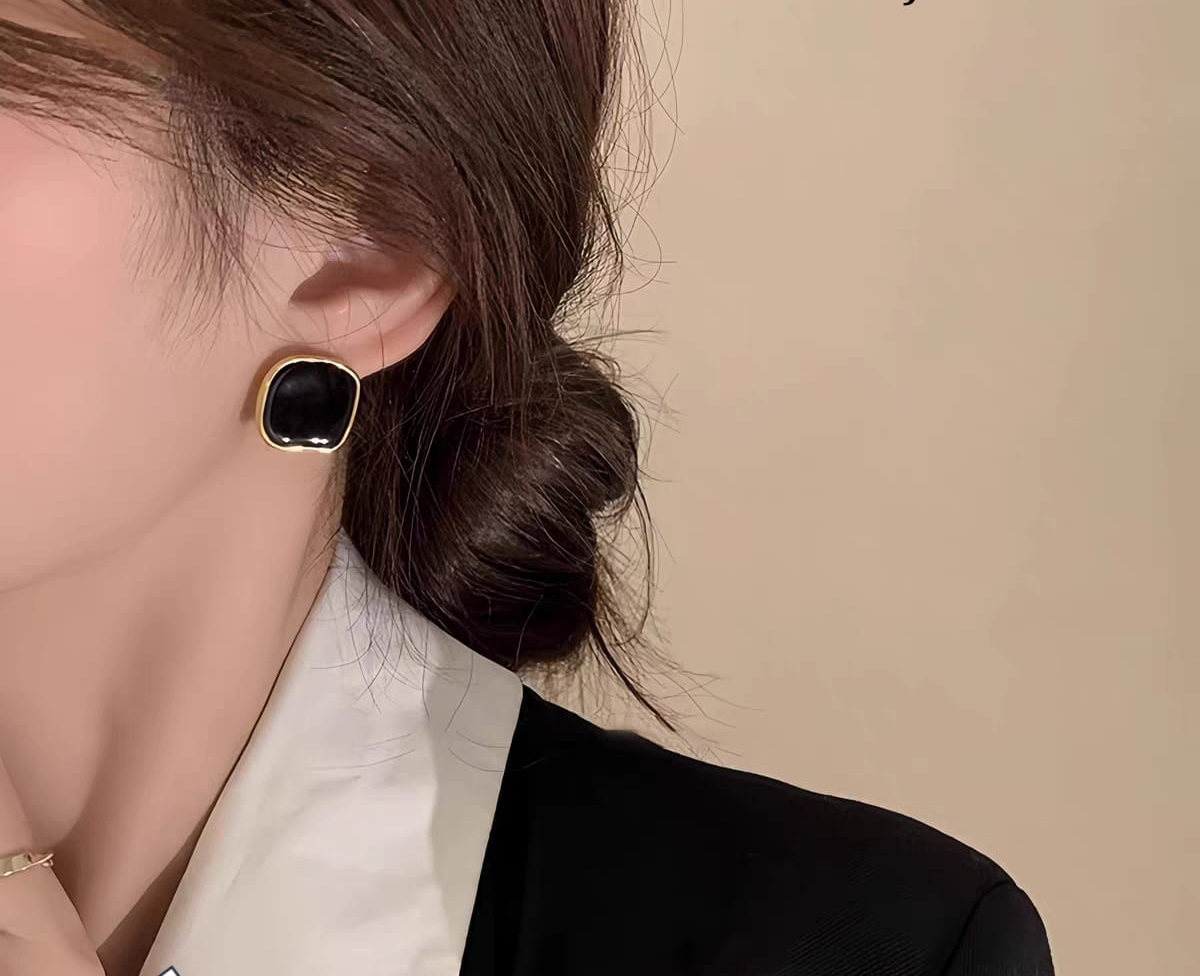 WhatsApp-Image-2025-06-23-at-7.01.55-AM-1 French Square Earrings Elegant Metallic Personalized Irregular Square Earrings Vintage Geometric Studs for Party Gifts W