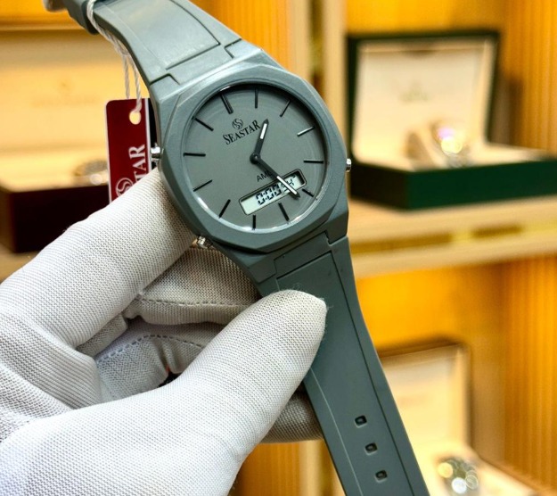 WhatsApp-Image-2025-07-14-at-8.05.10-PM SEASTAR SS-1110Gc Men’s Waterproof Quartz Watch – Analog Digital Display, Silicone Strap, Premium Build (Without Box) - Image 3