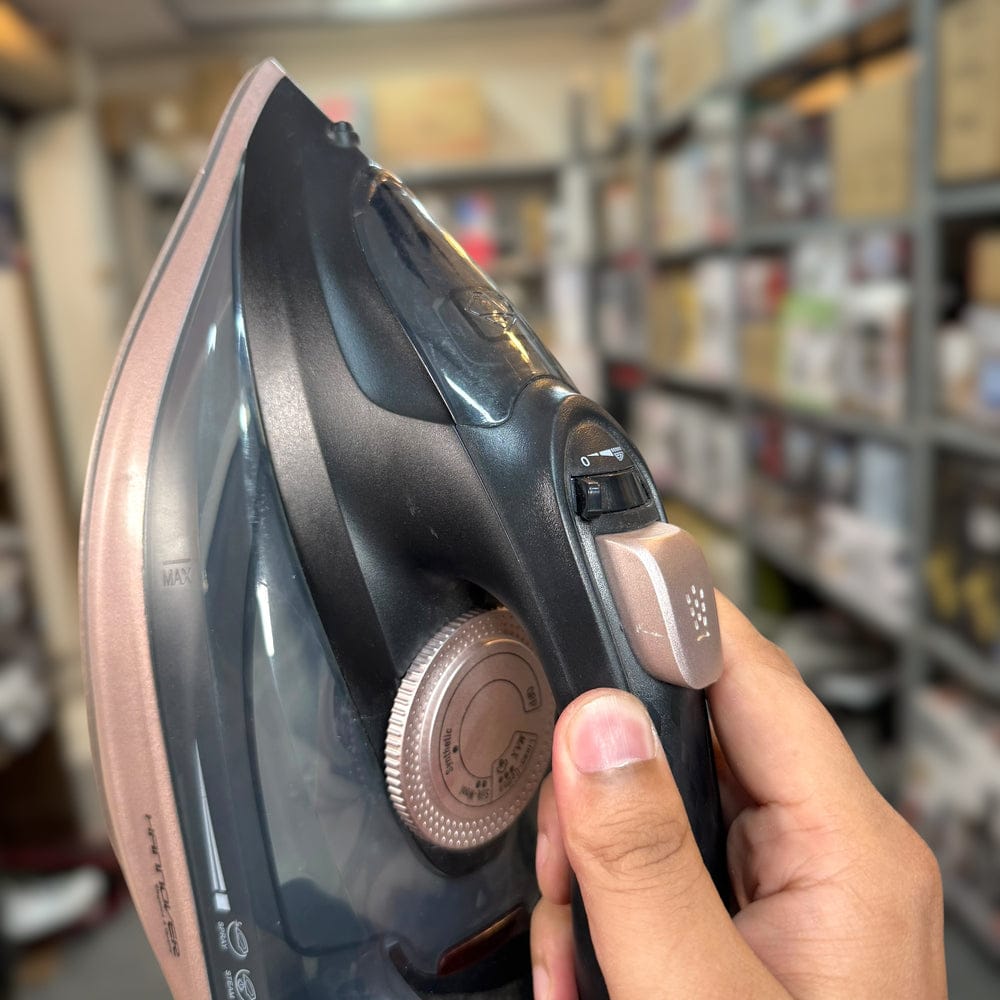 WhatsApp-Image-2025-08-05-at-12.07.16-PM-1 Hannover Steam Iron – 2200W German Lot | Ceramic Soleplate, Vertical & Burst Steam, Self-Cleaning, Adjustable Temper - Image 5
