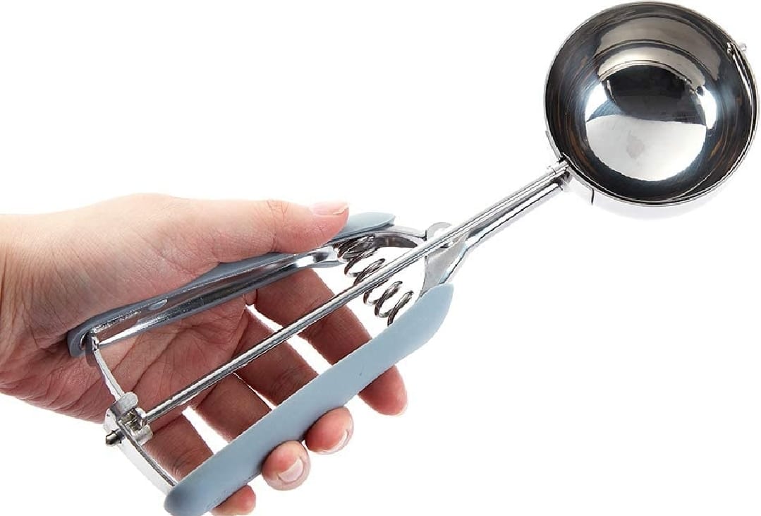 WhatsApp-Image-2025-08-06-at-11.08.57-AM-4 Premium Stainless Steel Ice Cream Scoop – Heavy Duty Metal Scooper Spoon, Dishwasher Safe, Ergonomic Handle for Frozen Y