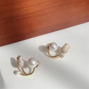 Beautiful Pearl Zircon Korean Flower Earrings for Women – Elegant Floral Design with Sparkling Zircon and Pearl Detailin