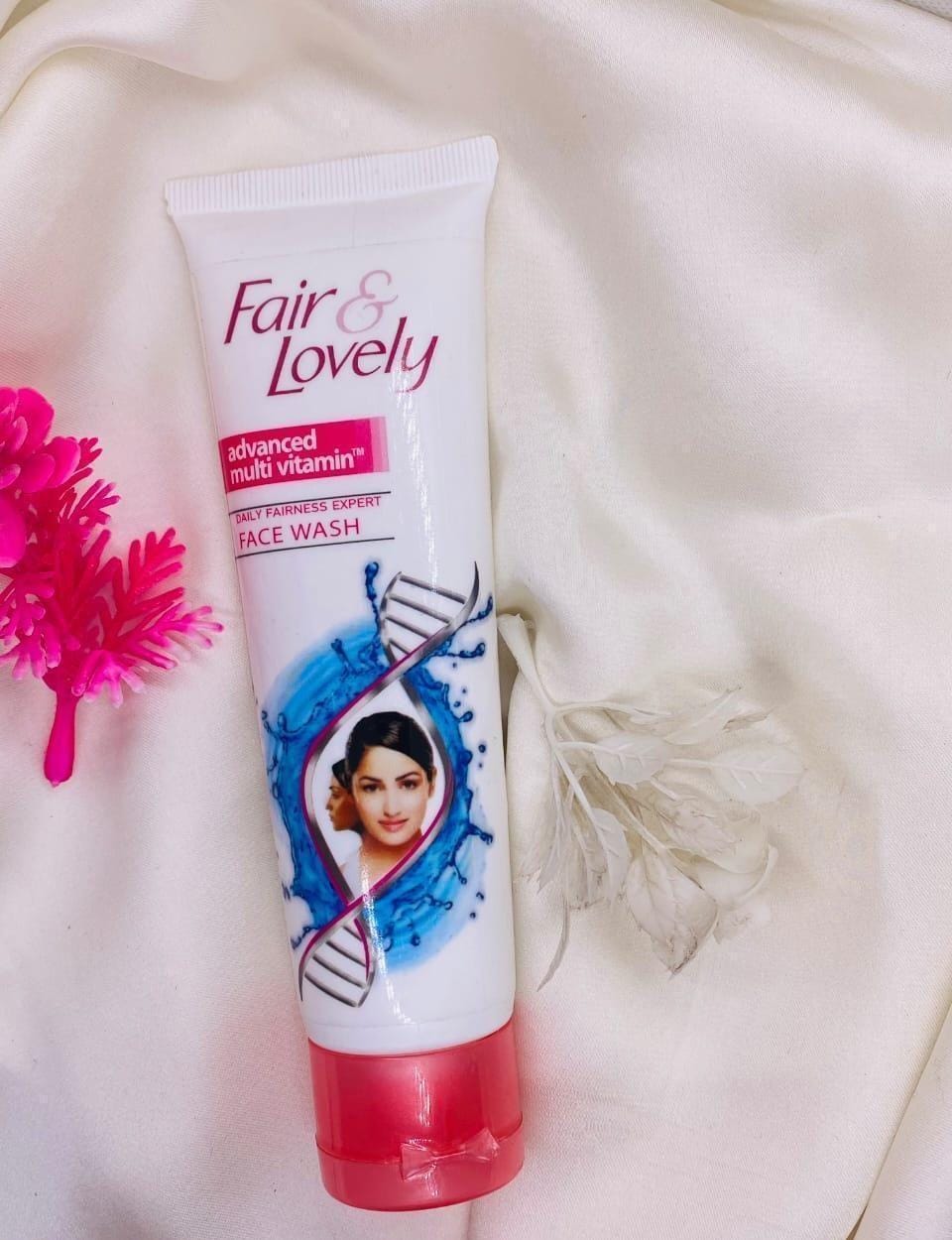 WhatsApp-Image-2025-08-26-at-2.26.40-PM Fair & Lovely Advanced Brightening Face Wash | Gentle Daily Cleansing Formula | Suitable for All Skin Types | Radian - Image 3