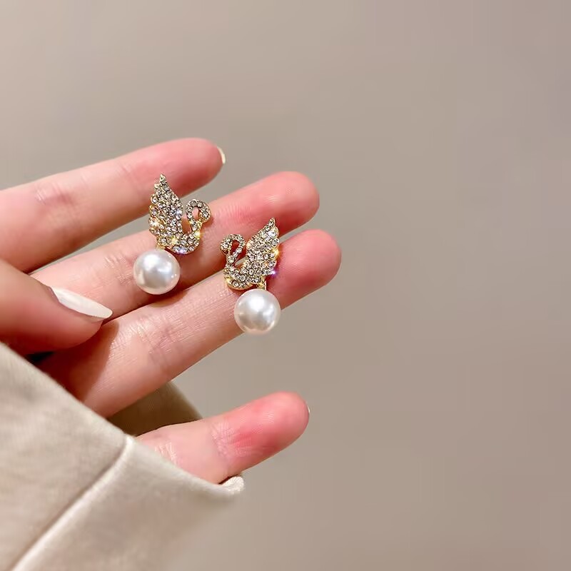 be267e93cc5bcc12b8ca8afcf6dd4996 ZJE-911 Swan Pearl Earrings – Elegant Korean Style Jewellery , Stylish Accessory for Women - Image 3