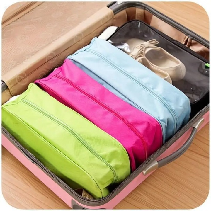 c15afc64ae1e043f6751ba6f633ebf55 Waterproof Travel Shoe Bag – Portable Ventilated Gym Organizer for Sports Shoes, Yoga, Basketball & Football – Odor-Proo - Image 5