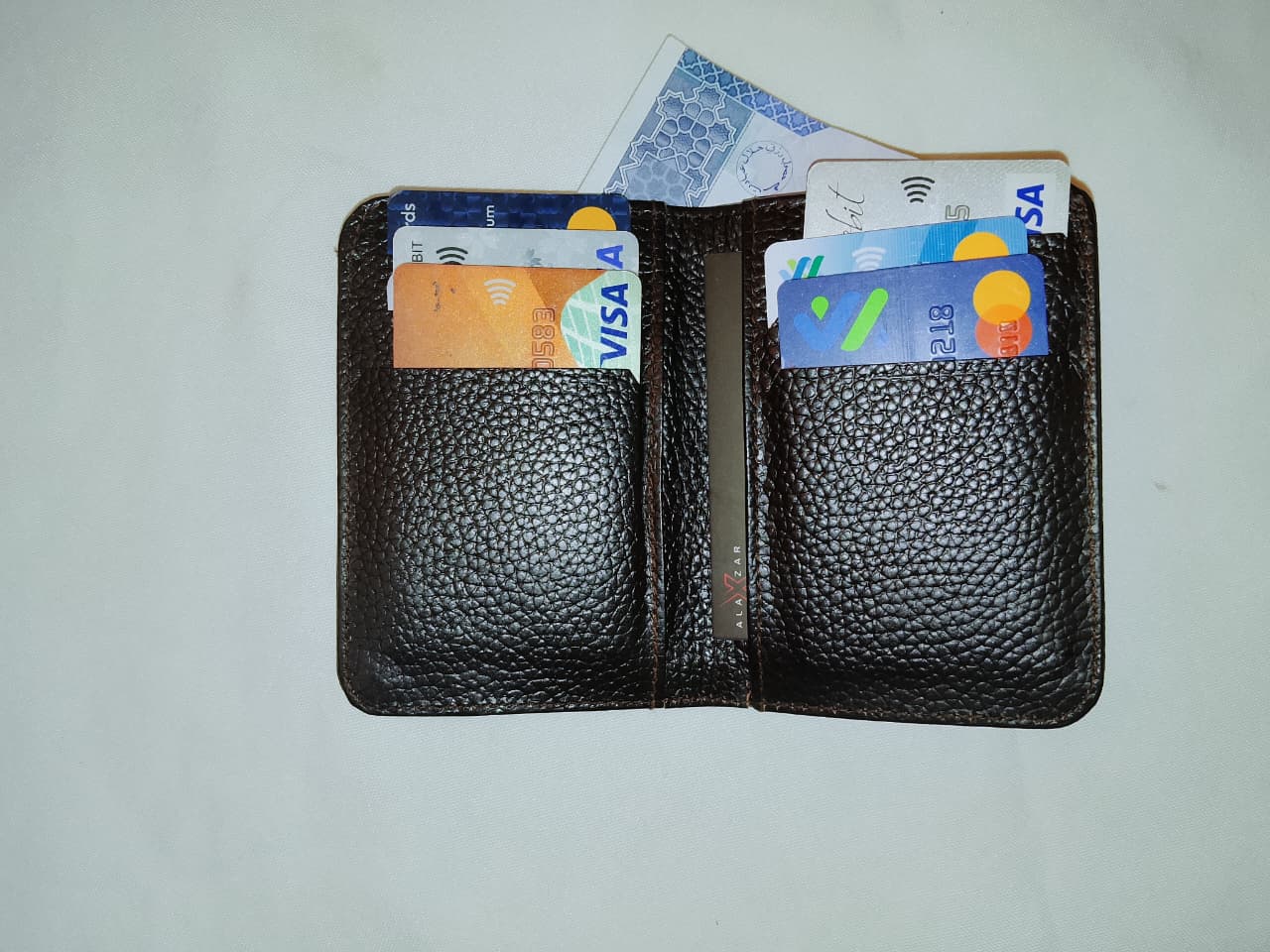 c5499c5f617054e124ddf945bd98d31c Unisex Slim Cow Leather Wallet – Brown | Minimalist Bifold Card & Cash Holder - Image 2