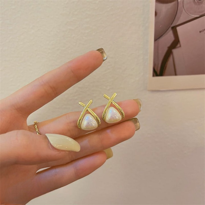 caf2faef78979e7a7f8124ad02f606c6 Trendy Korean Cross Pearl Earrings – Sculpted Design (AVT-114) - Image 4
