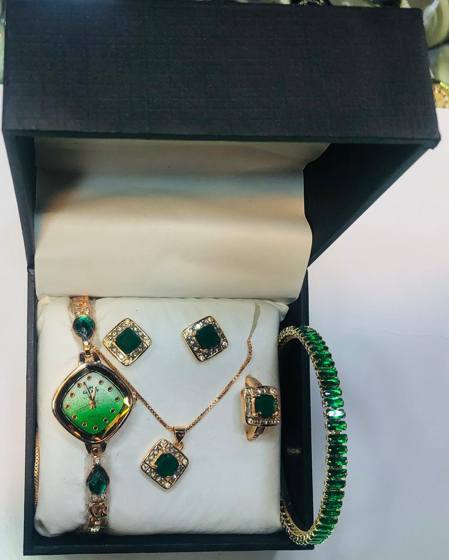 cd53c32991d403e67b13e3c7b23909a6 Chic Womens Digital Display Watch With Emerald Green Jewellery Stainless Steel Premium Quality For Daily Wear And Specia - Image 3