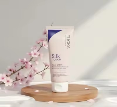 d9cc265330147fe6b3042a9aa3fa664d FLiCKA Silk Touch 3‑in‑1 Moisturizer & PrimerHydrates and nourishes skinLightweight, long‑lasting formulaMinimizes pores - Image 4