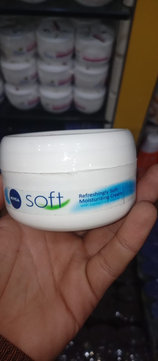 e837c719b12b6c985efe8150abda4a21 NIVEA Soft: Refreshingly Soft Moisturizing Cream - An Intensive and Lightweight Solution for All-Day Hydration - Image 3