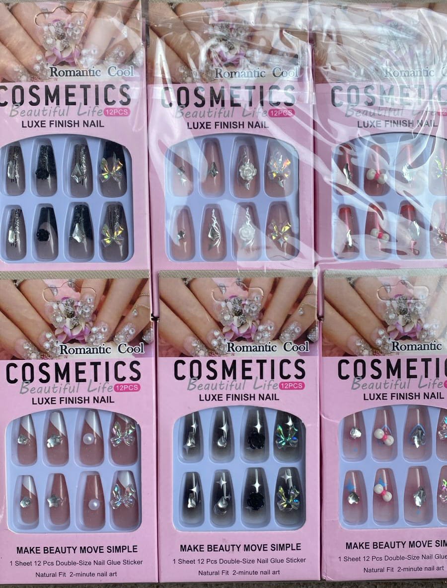 e92727a404d7bc69b7db795cd4885848 Multicolor 12 Pcs Stylish Artificial Nails Set For Fashionable Look And Easy Application (Random Design) - Image 4