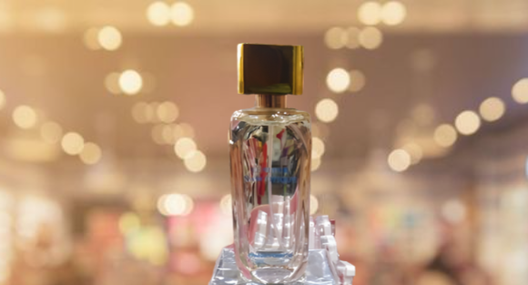 fairy-lights-background-designify 100 ml Le Fleur Narcotique Eau De Parfum – Unisex Fragrance with Floral, Fruity & 100 ml - Image 2