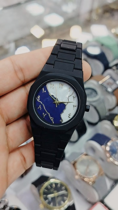 fb4b7f8ebd6e1ec1a6e73ddd94fae059 Black Aura Watch Elegant Stylish Design Strong Durable Build Comfortable Strap Clear Display Perfect Accessory For Daily - Image 2