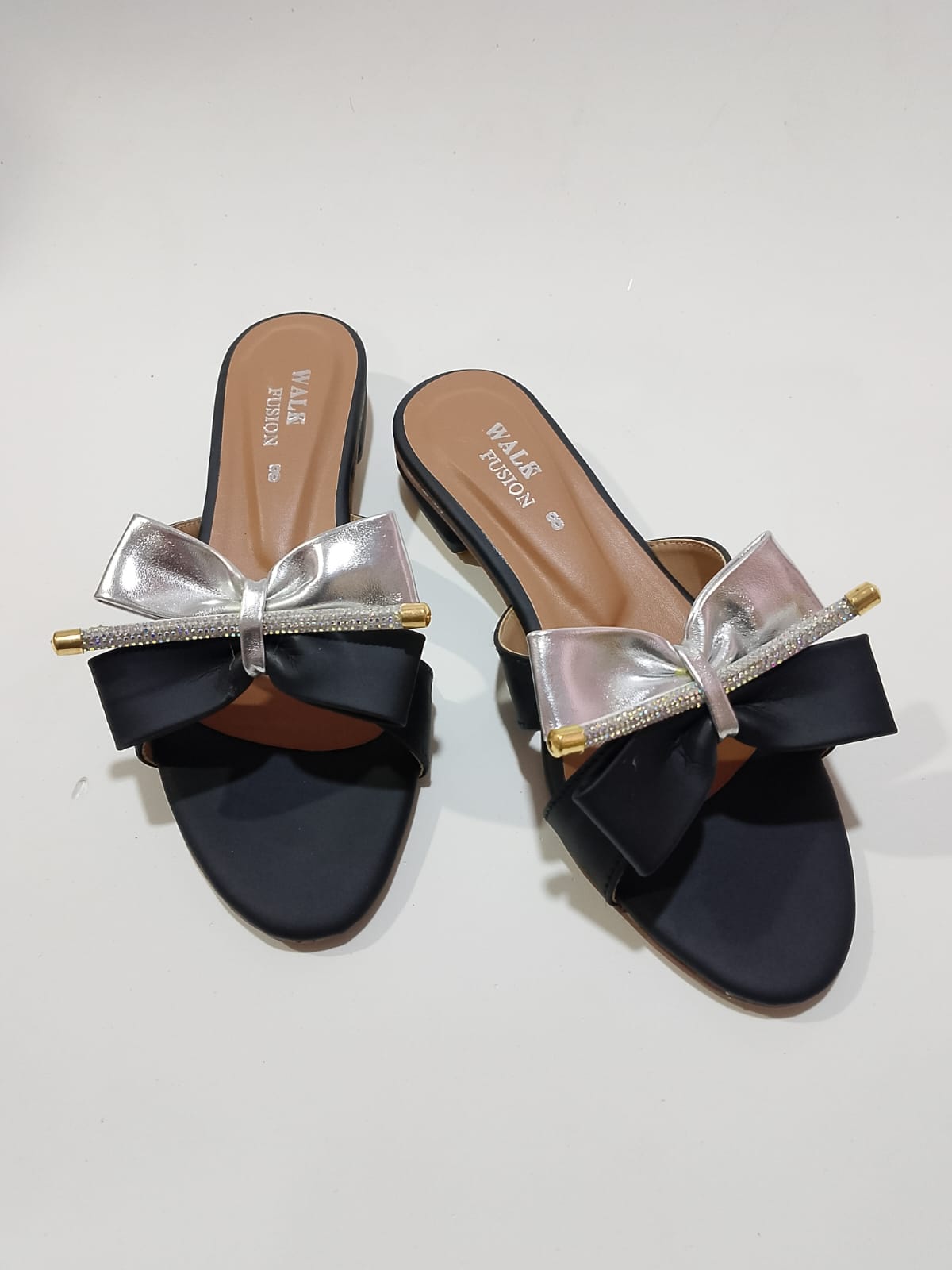 fd7da316ebf8aee7ce839791273fe5cb Walk Fusion Luxe Rhinestone-Accented Bow Slides – Elegant Slip-On Flat Sandals - Image 2