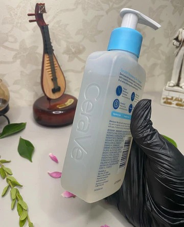 imgi_8_8422144B-5E39-4DD3-97C8-8092DFCF2E52_360x CeraVe Renewing SA Cleanser And Hydrating Cleanser with Salicylic Acid & Ceramides – (237ml) - Image 2