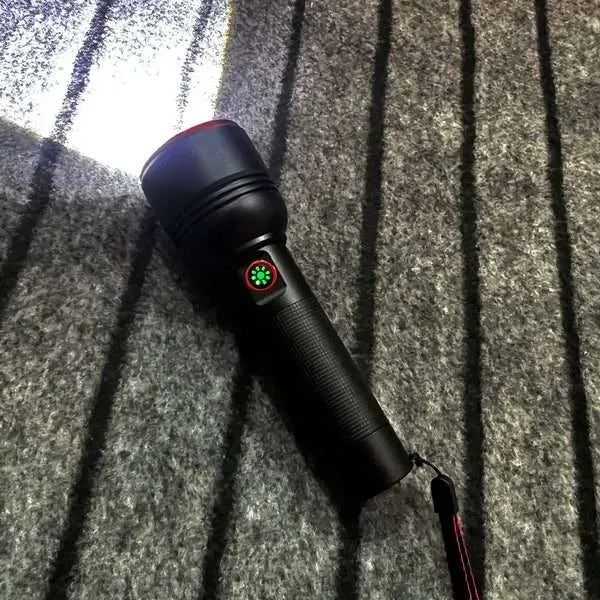 CB2208 Aluminium Alloy Flashlight 1000w Wick with 26650 Battery– Strong, Durable Light with Low Battery Alert & Powe