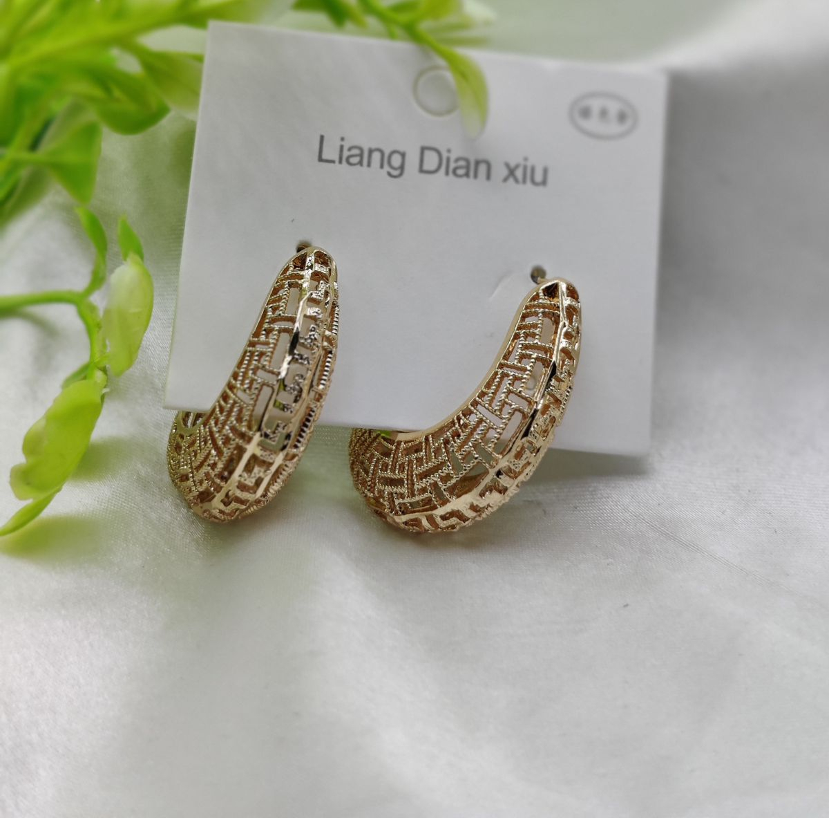 Imported Elegant Crystal Flower Dangle Earrings – Graceful & Stylish - Luxurious Gold Finish | Best Quality Artifici