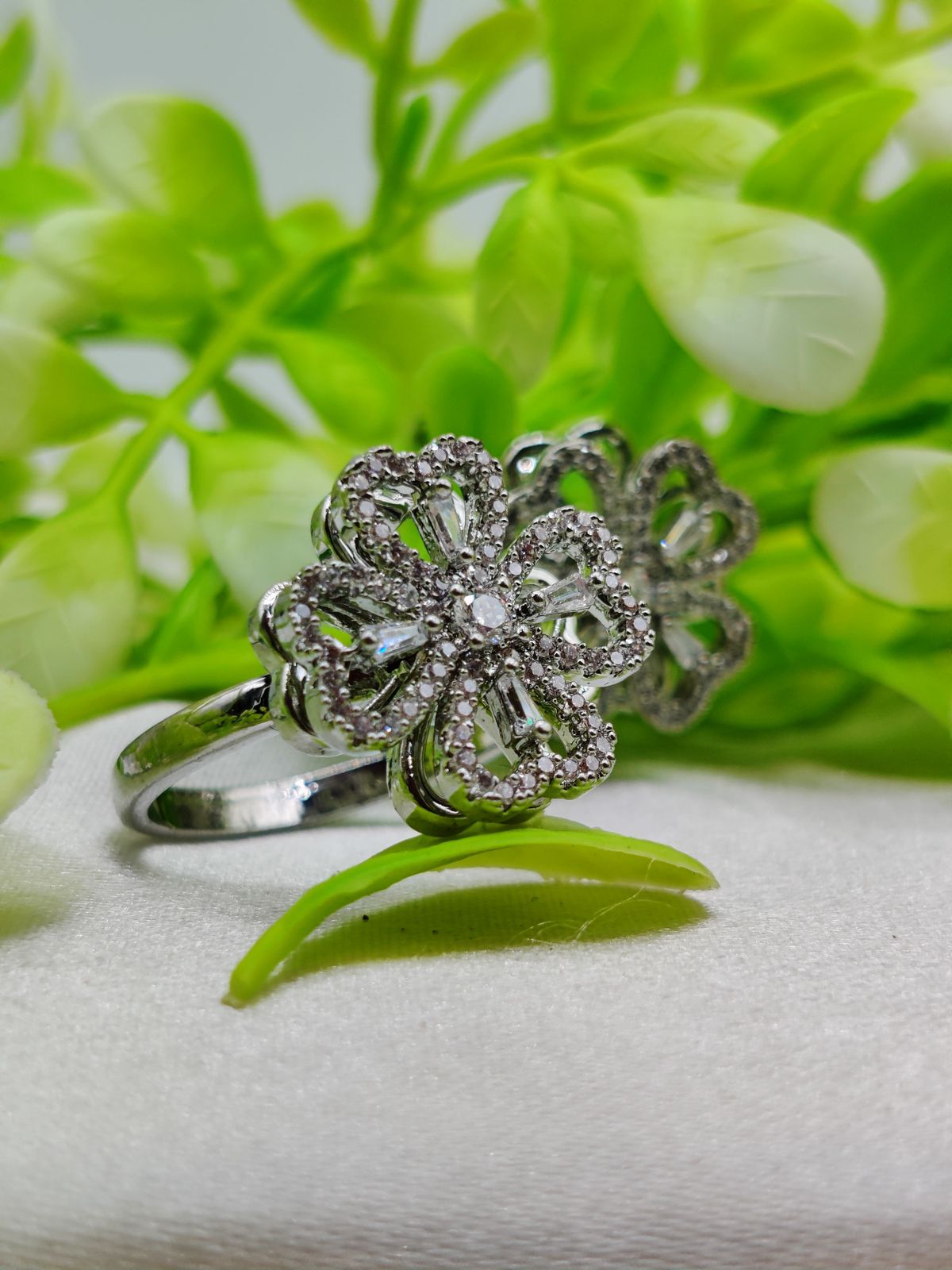 1 Piece Imported Dazzling Dual-Tone Floral Moveable Rings   | Luxurious Design Ring | Adjustable Ring | Ring For Girls &