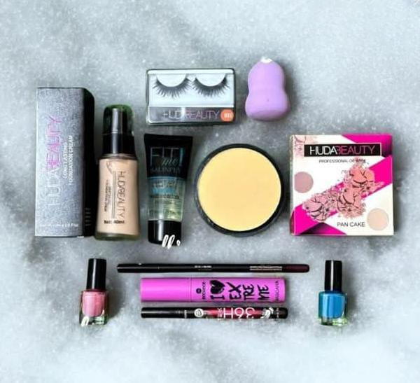 Perfect 10 Beauty Pack / Eyelashes, Beauty , Blender, Foundation ,Primer , Pan Cake , Nail Paint 2 , Eyeliner Mascara Li