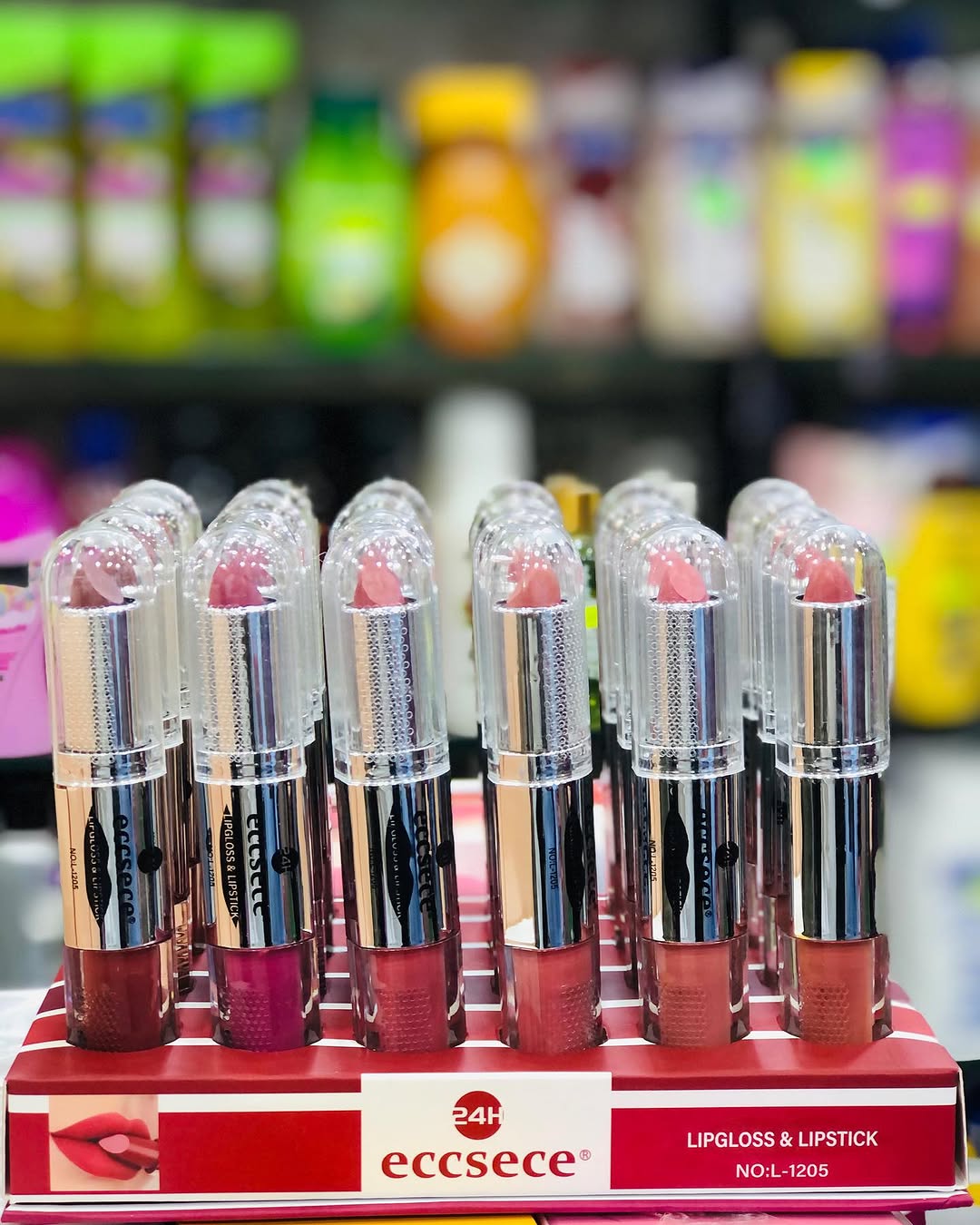 Highly Pigmented, Soft And Smooth Texture Matt - 2 in 1 Lipstick + Lipgloss (Random color)