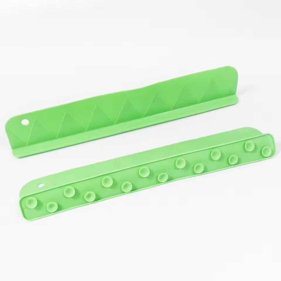 Silicone Sink Splash Guard With Suction For Kitchen And Bathroom Flexible Water Splash Stopper (Random Color)