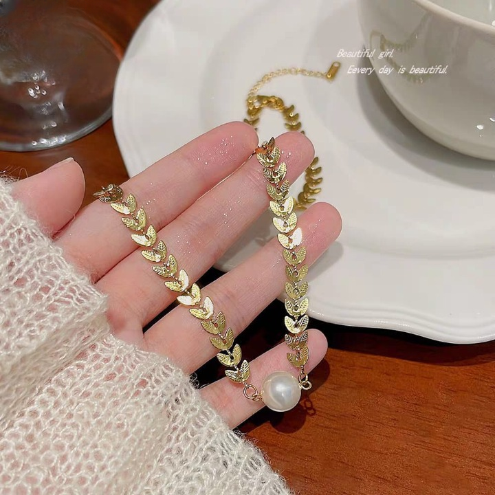 Pearl & Leaf Korean Beautiful Pendant Necklace – Elegant Golden Alloy Necklace