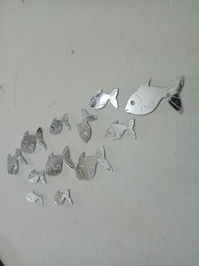 30 Pcs  Acrylic Fishes Mirror Wall Art Decor Fishes Mirror Stickers Decals for Kids Girls Bedroom Bathroom Playroom silver